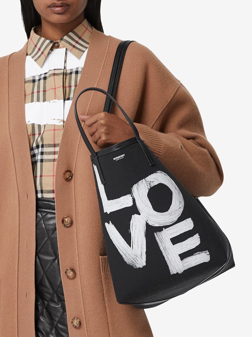 Burberry medium love-print beach tote — view 4