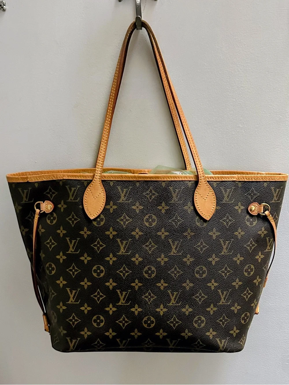 Louis Vuitton Neverfull MM Tote Bag Monogram Natural Cowhide Leather Trim