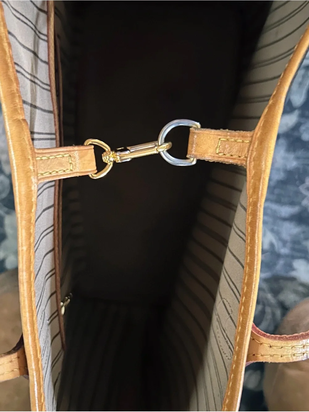 Louis Vuitton Neverfull MM Tote Bag Monogram Natural Cowhide Leather Trim — view 4