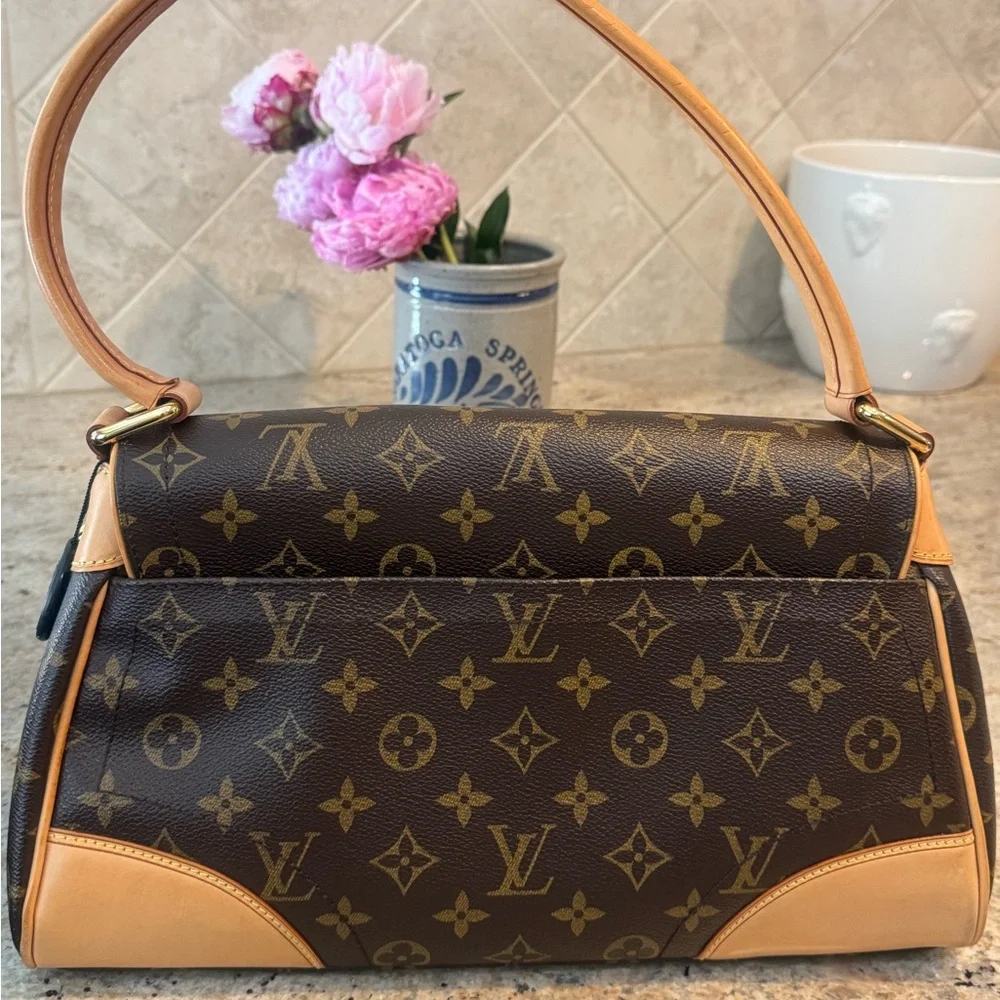 Louis Vuitton Beverly Monogram MM Shoulder Bag — view 3