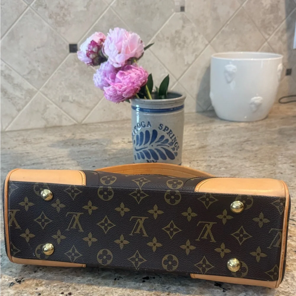 Louis Vuitton Beverly Monogram MM Shoulder Bag — view 5