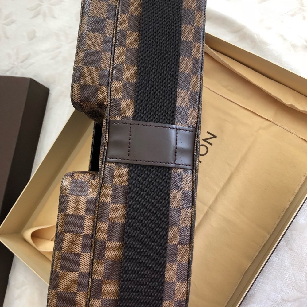 LV Damier Ebene Broadway Messenger Bag — view 3