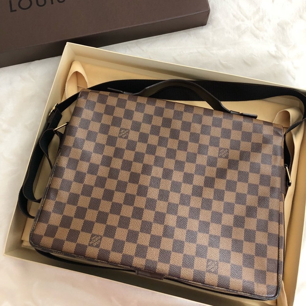 LV Damier Ebene Broadway Messenger Bag — view 4