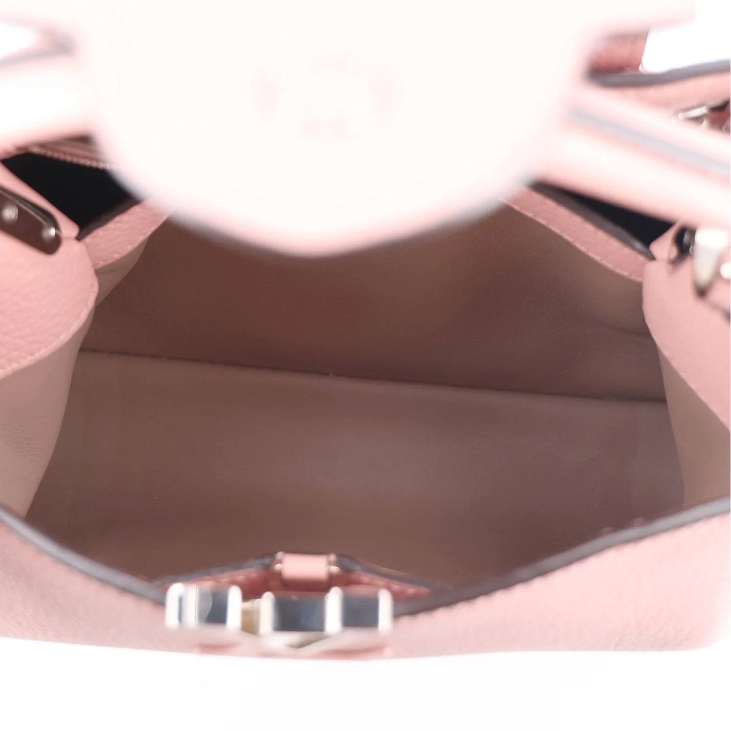 Louis Vuitton Taurillon Capucines BB Magnolia — view 5