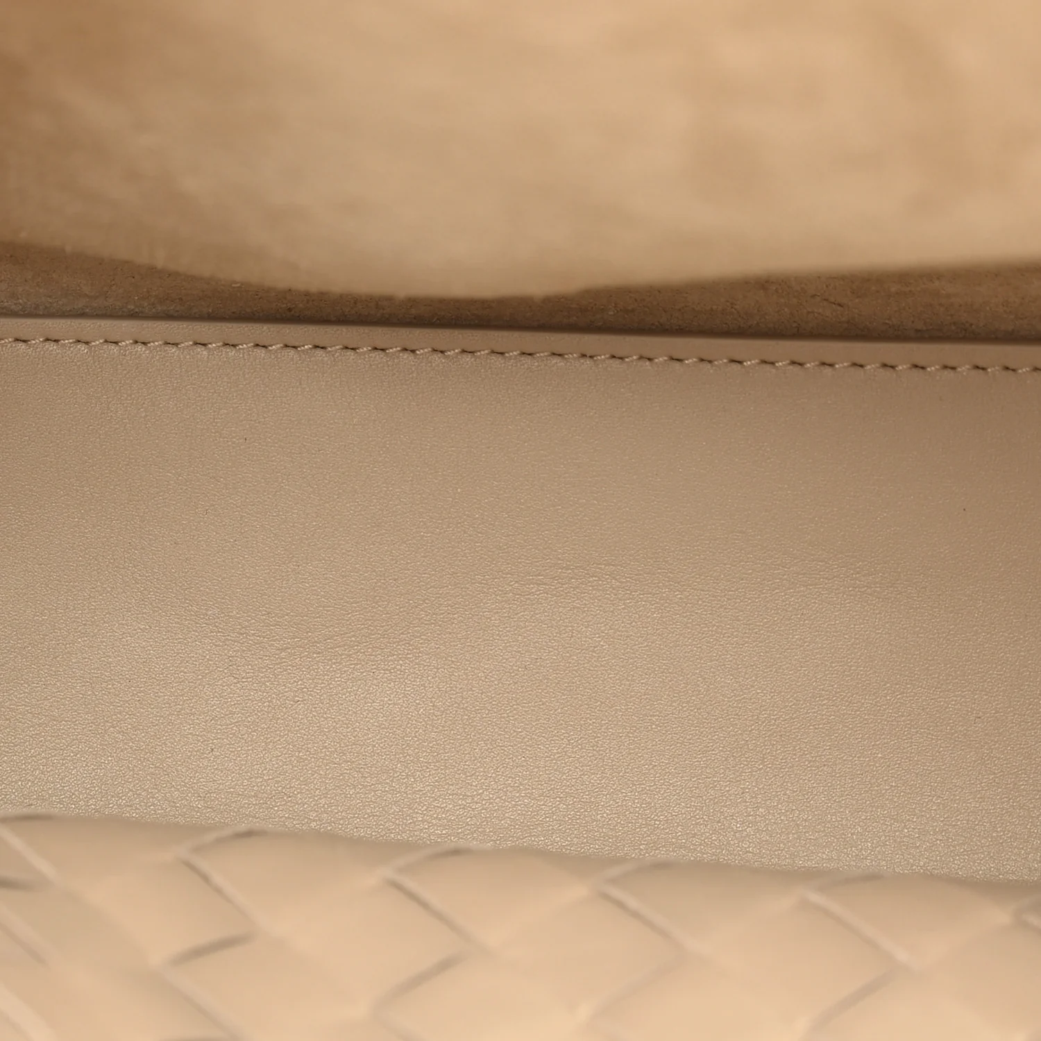 Bottega Veneta Silky Calfskin Medium Ciao Ciao Ecru — view 5