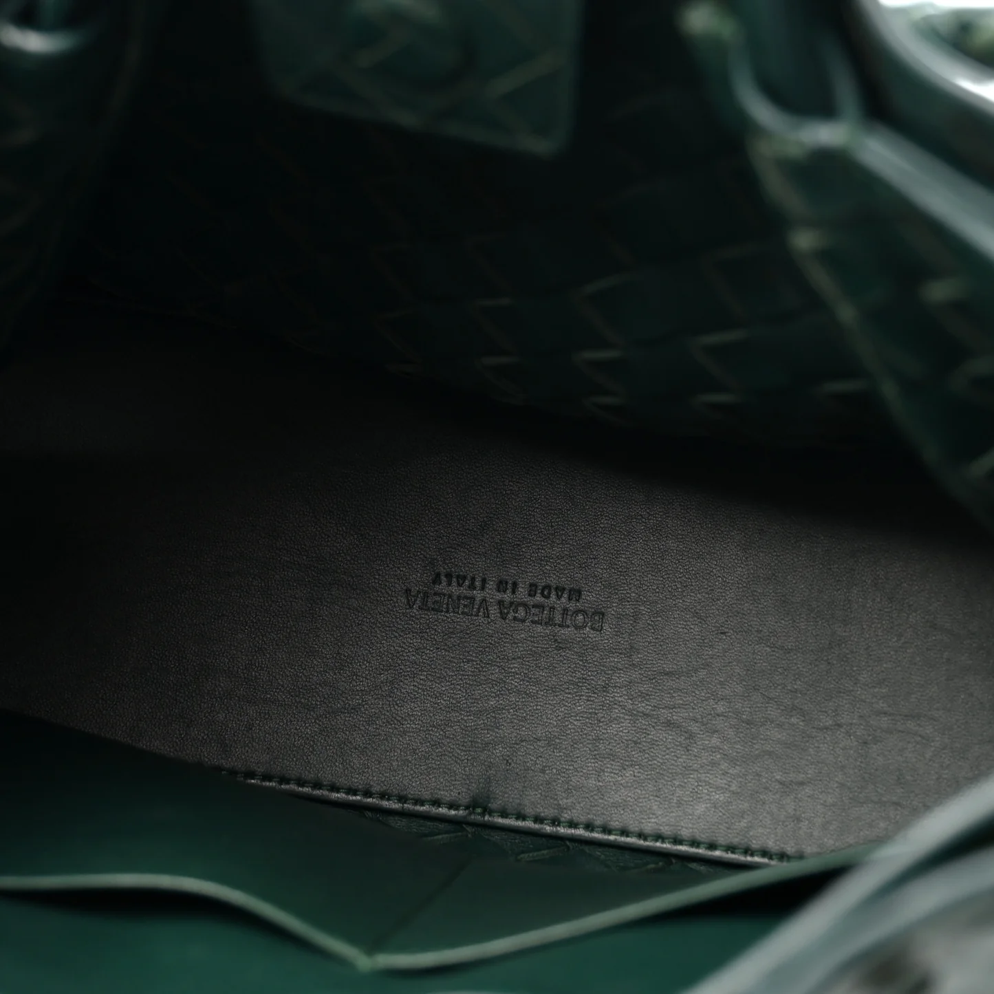 Bottega Veneta Nappa Intrecciato Medium Andiamo Shoulder Bag Emerald Green — view 4