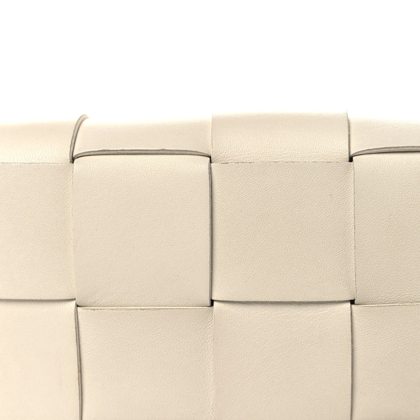 Bottega Veneta Nappa Maxi Intreccio The Belt Cassette Bag White — view 5