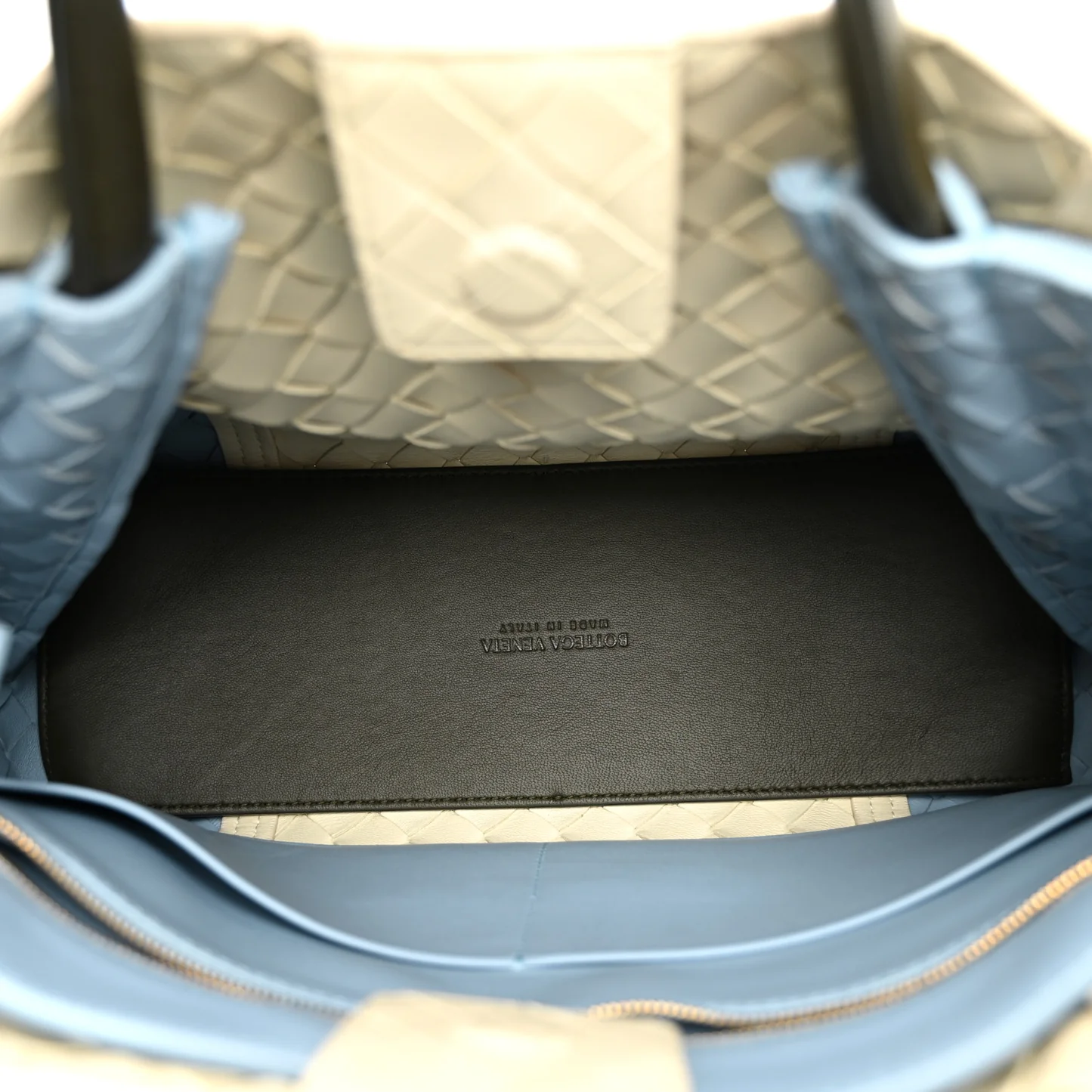 Bottega Veneta Nappa Intrecciato Medium Andiamo Shoulder Bag Sea Salt Ice Kaki — view 5