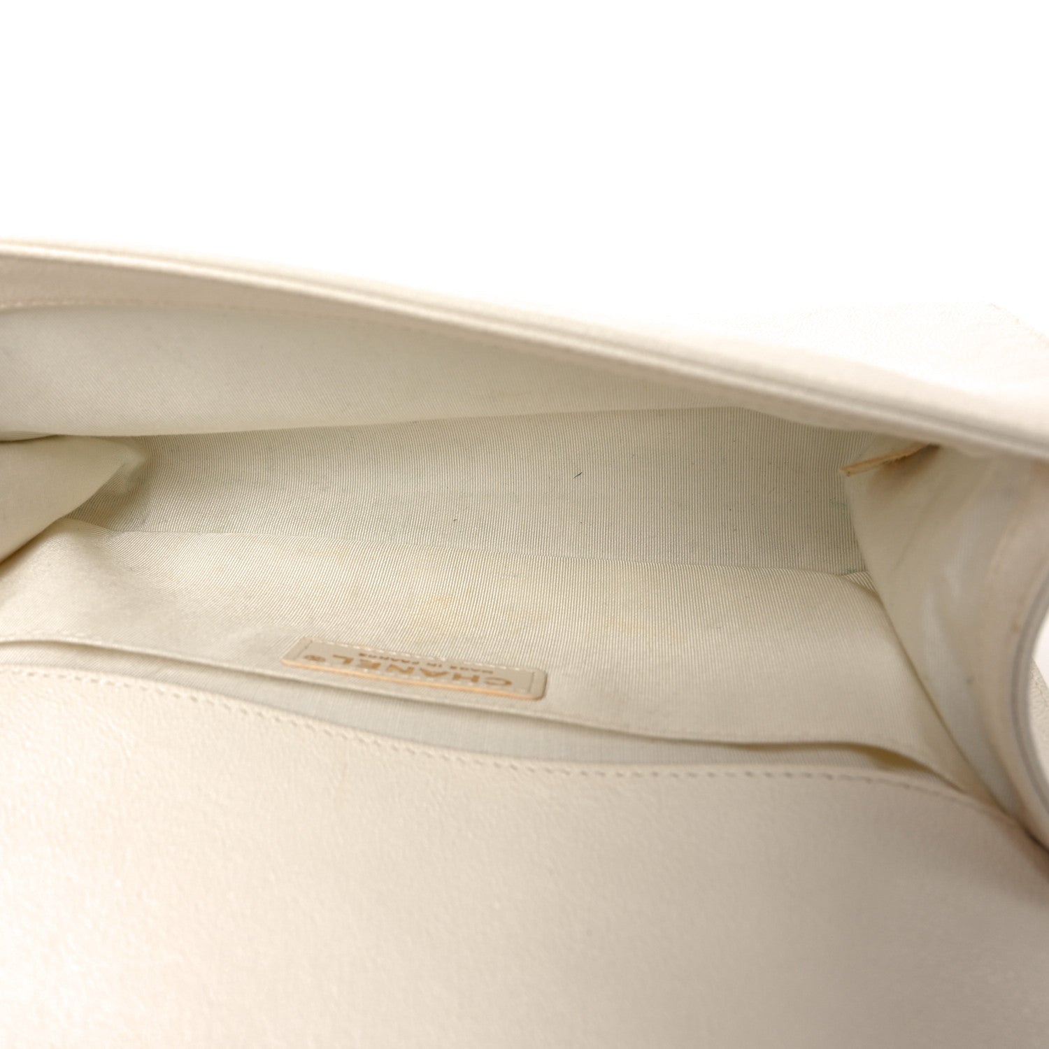 Caviar Quilted Medium Boy Flap White — view 5