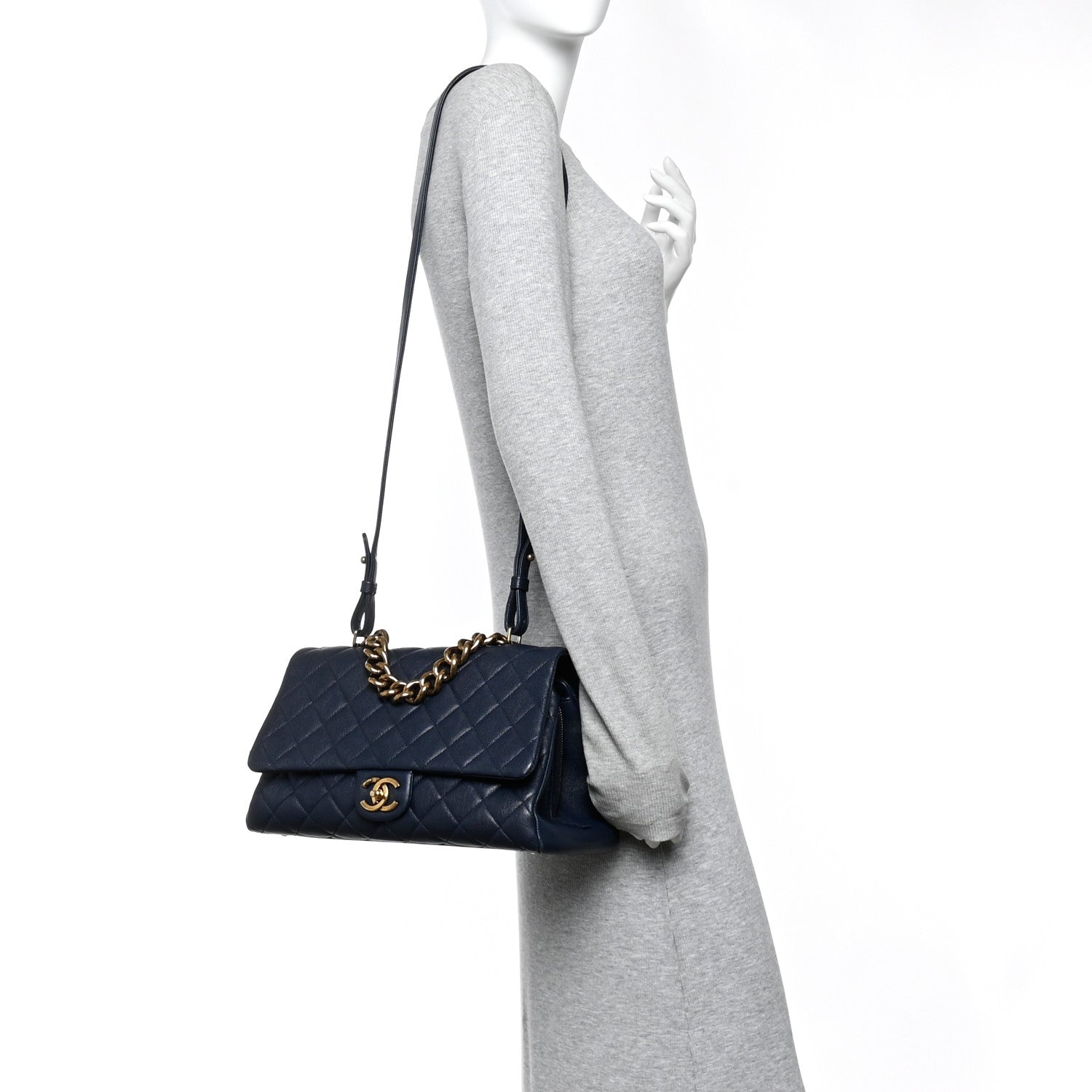 Shiny Sheepskin Quilted Large Trapezio Flap Navy — view 2