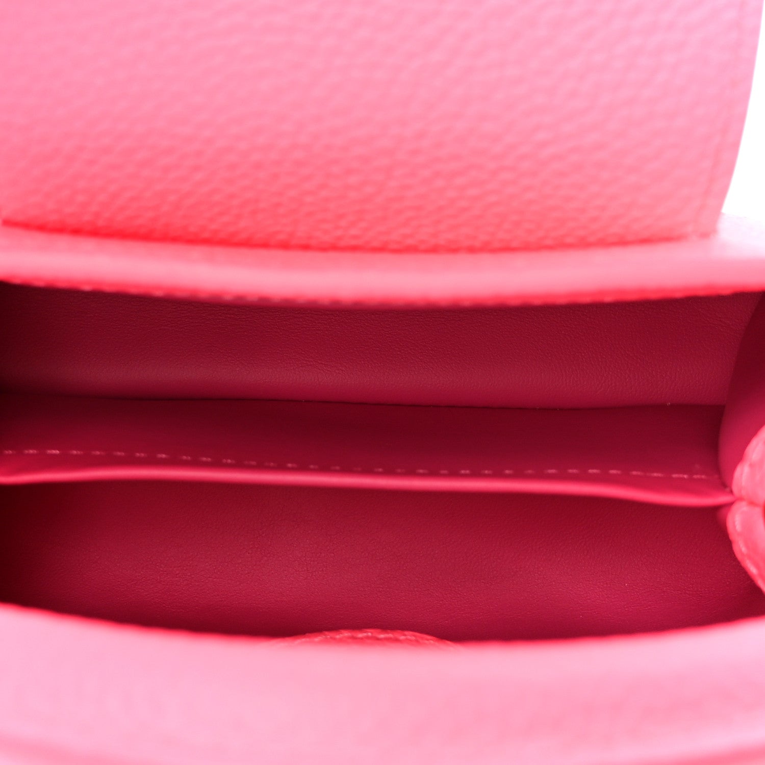 Taurillon Monogram Tuffetage Capucines Mini Fluo Pink — view 5