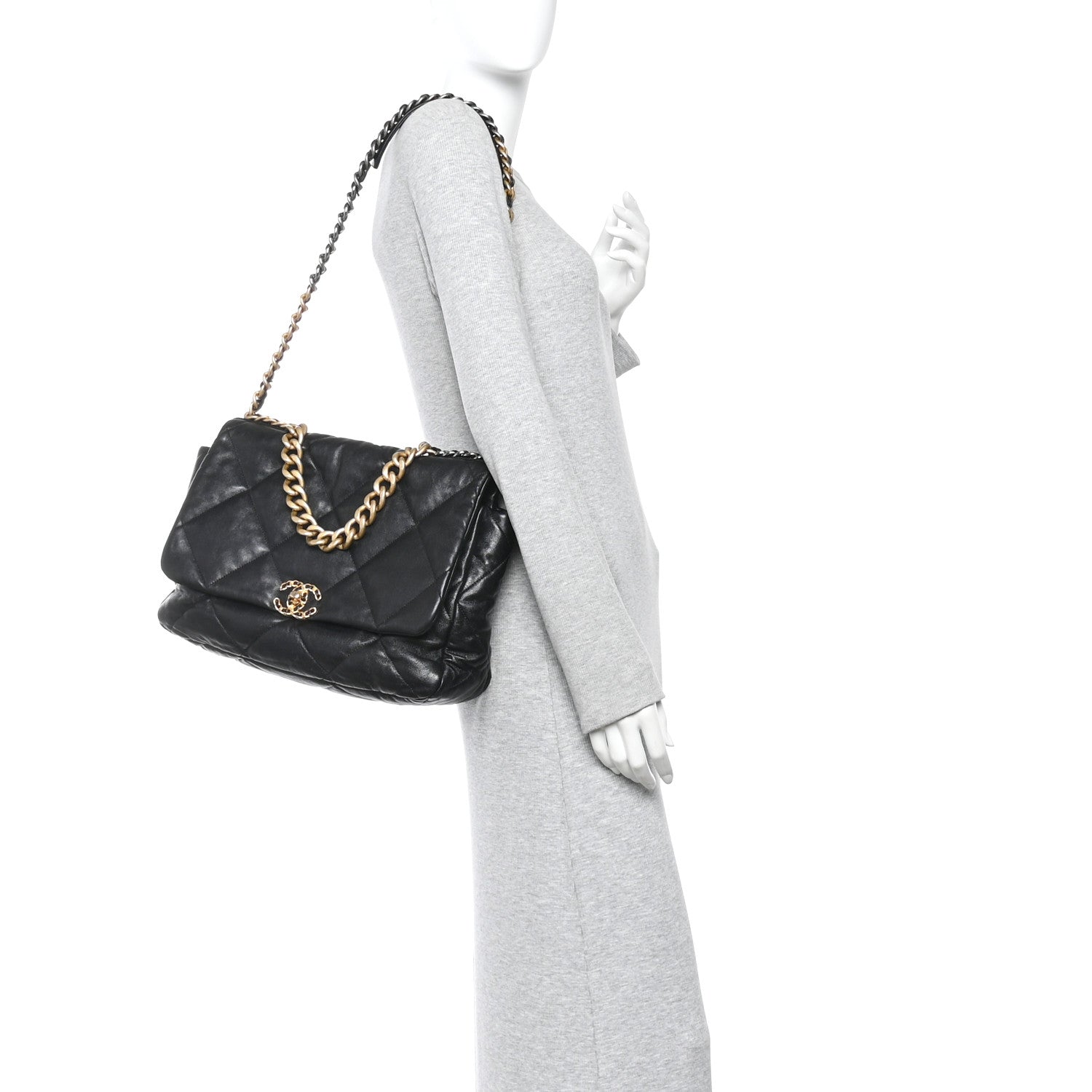 Goatskin Quilted Maxi Chanel 19 Flap Black — view 2