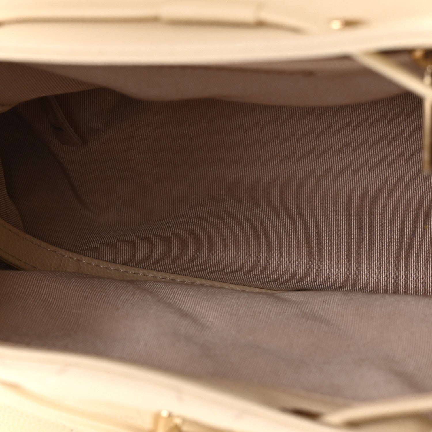 Caviar Quilted Backpack Bag White — view 5