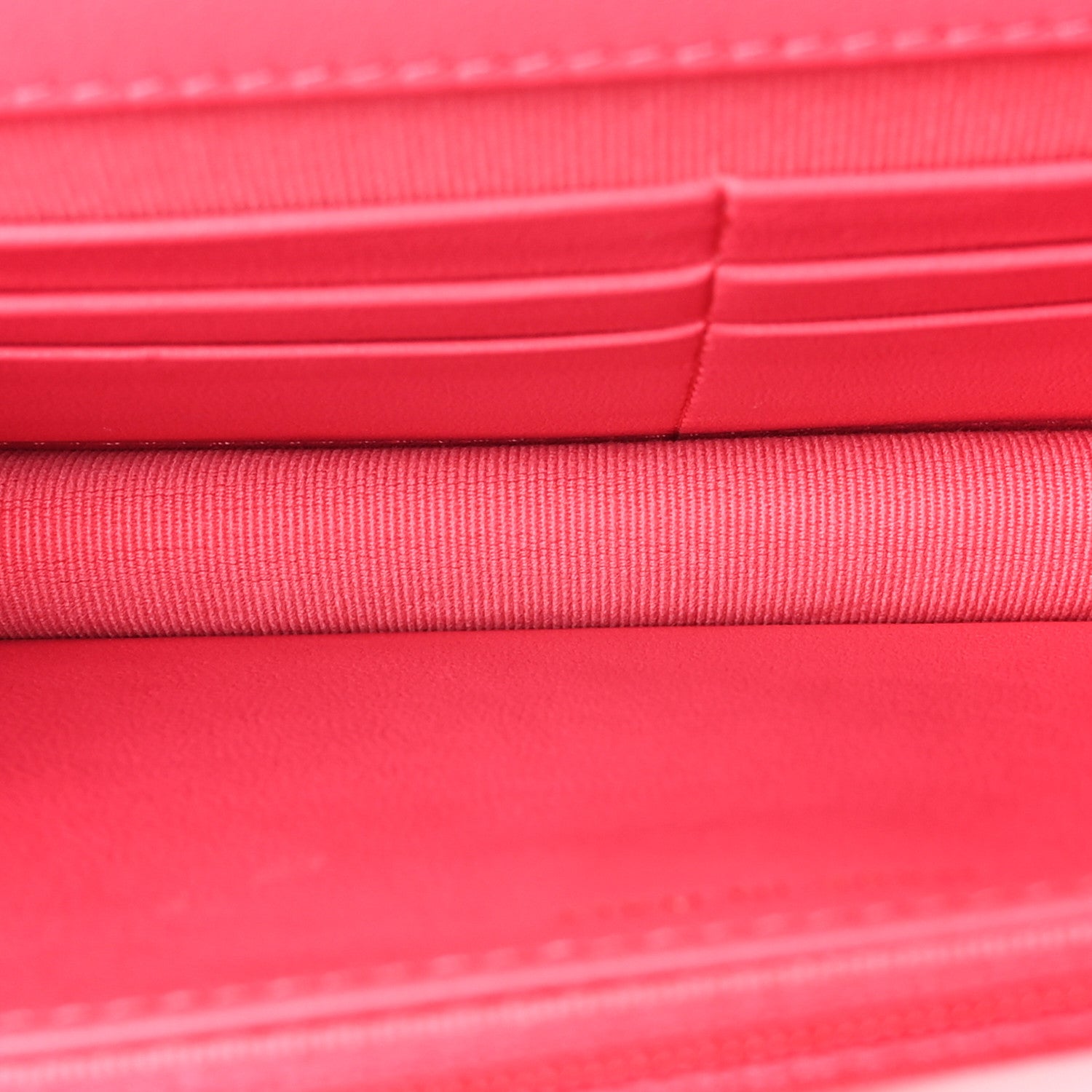 Caviar Quilted Sweetheart Wallet On Chain WOC Fuchsia — view 5