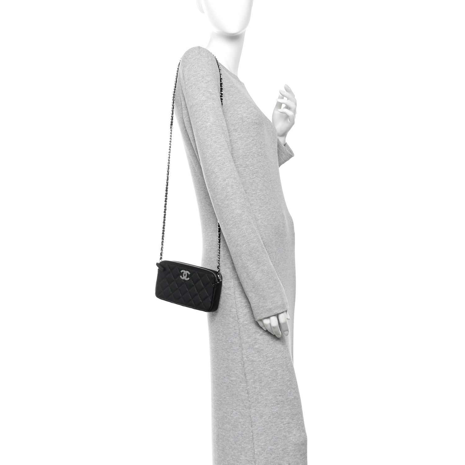 Caviar Quilted Logo Small Clutch With Chain Black — view 2