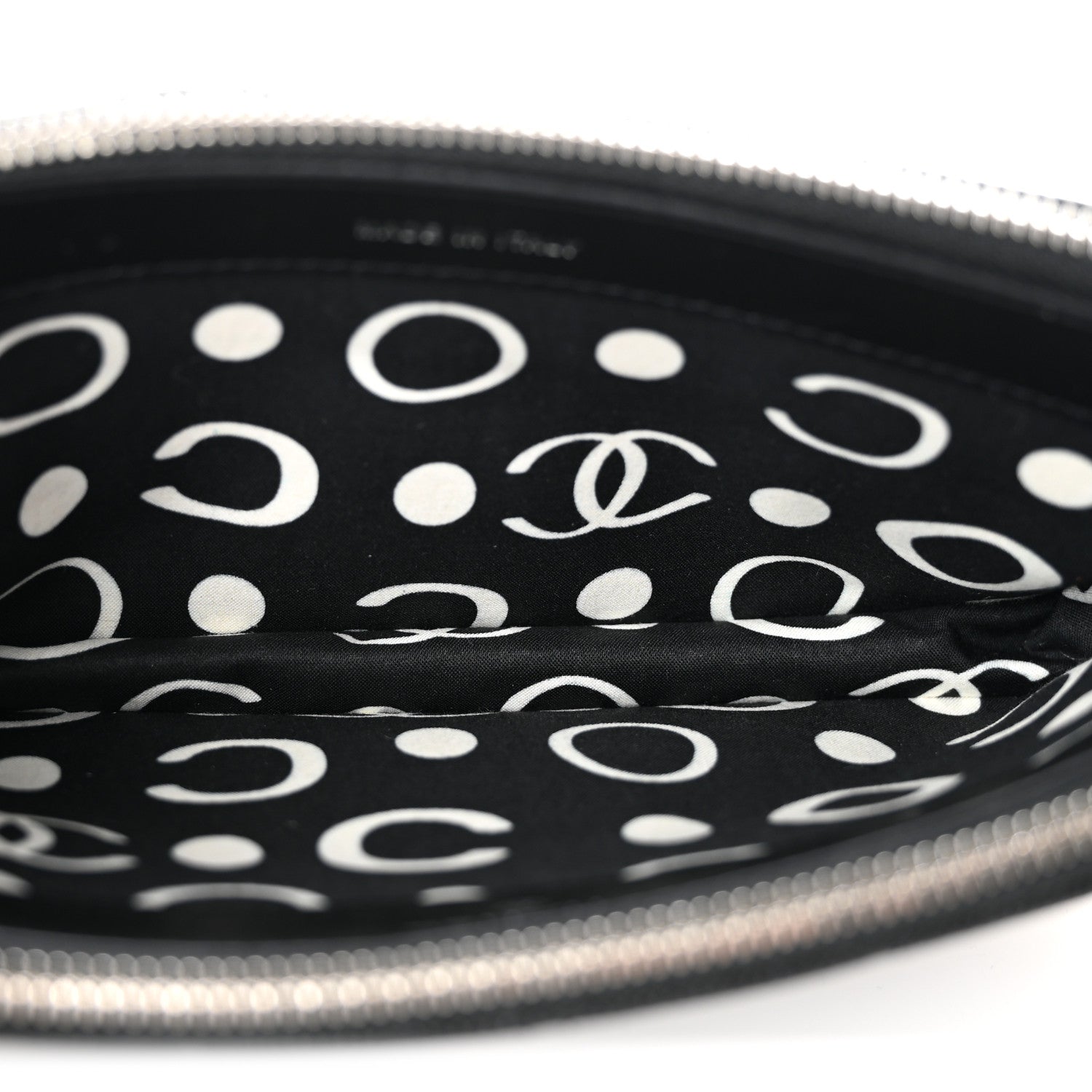 Caviar Quilted Logo Small Clutch With Chain Black — view 5