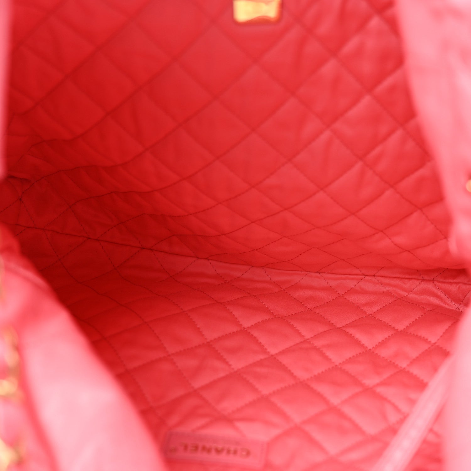 Shiny Calfskin Quilted Chanel 22 Coral Pink — view 5