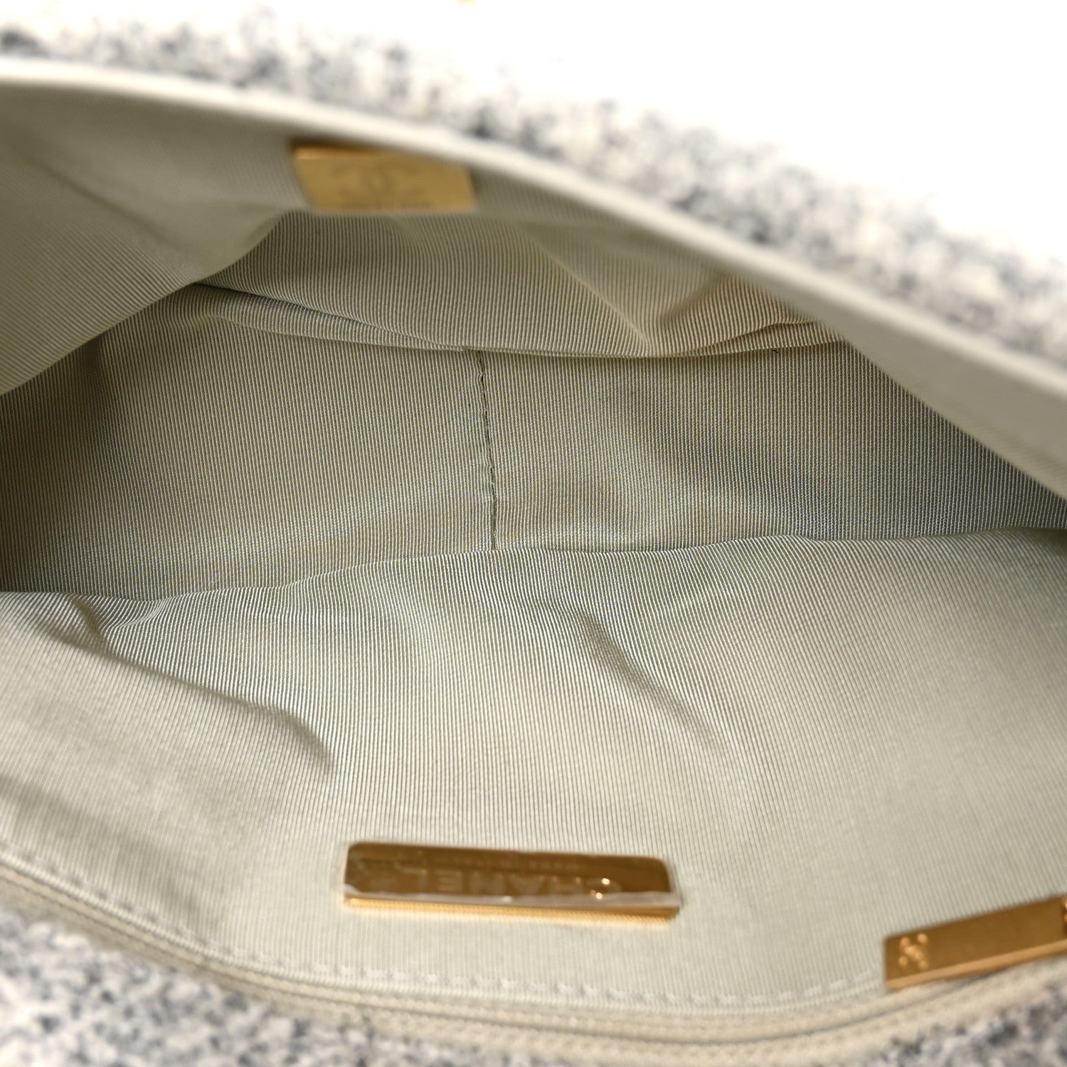 Tweed Quilted Medium Chanel 19 Flap Grey Ecru — view 5