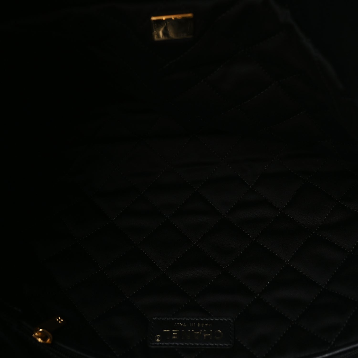 Shiny Calfskin Quilted 22 Black — view 4
