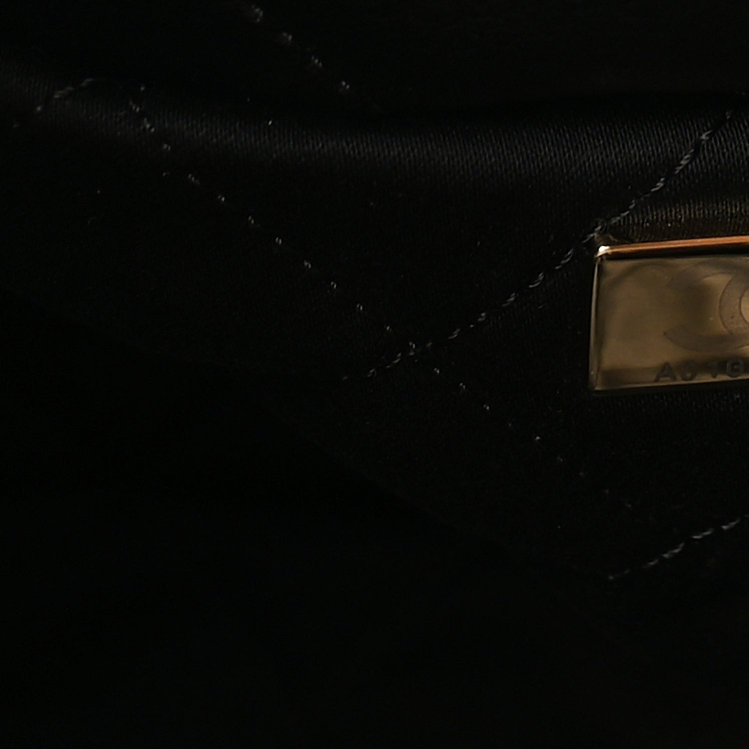 Shiny Calfskin Quilted 22 Black — view 5