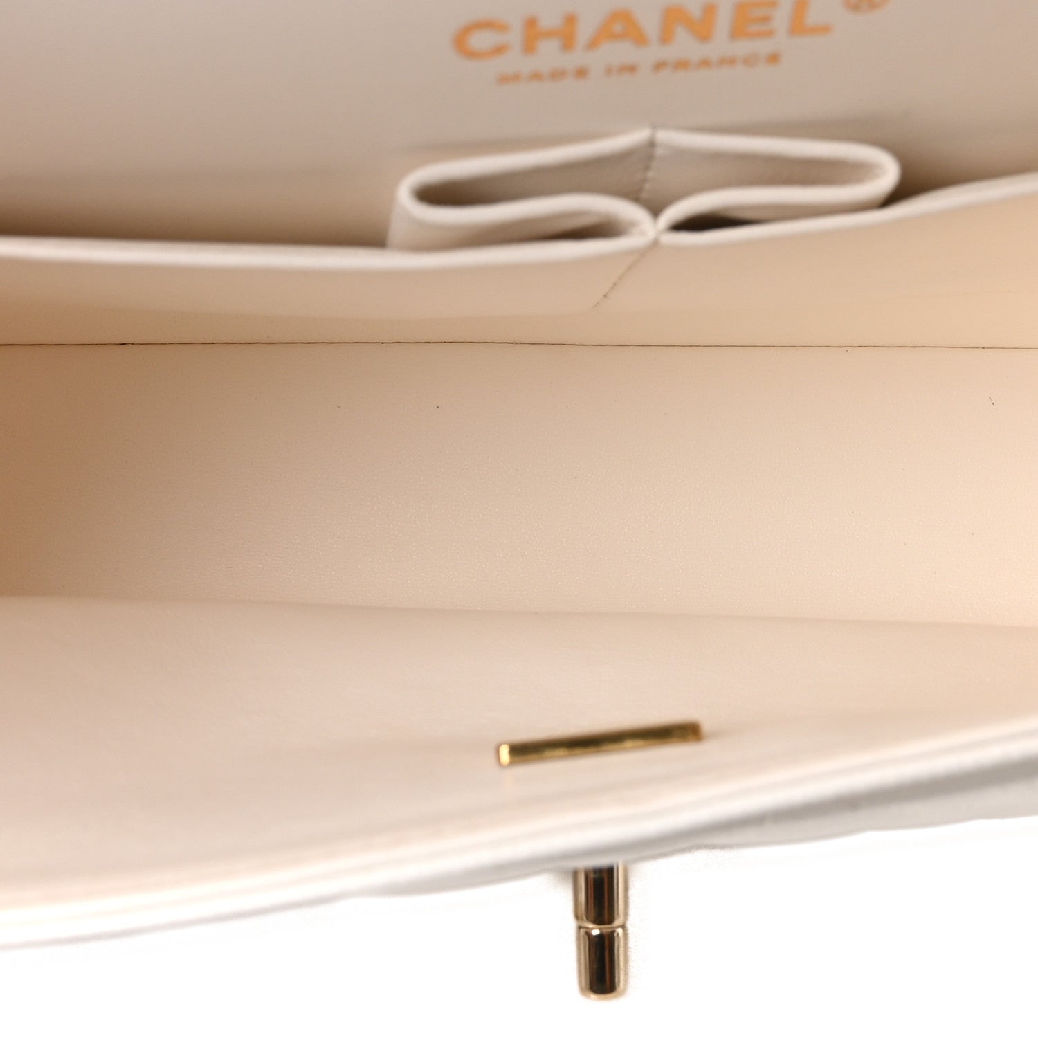Caviar Quilted Medium Double Flap White — view 5