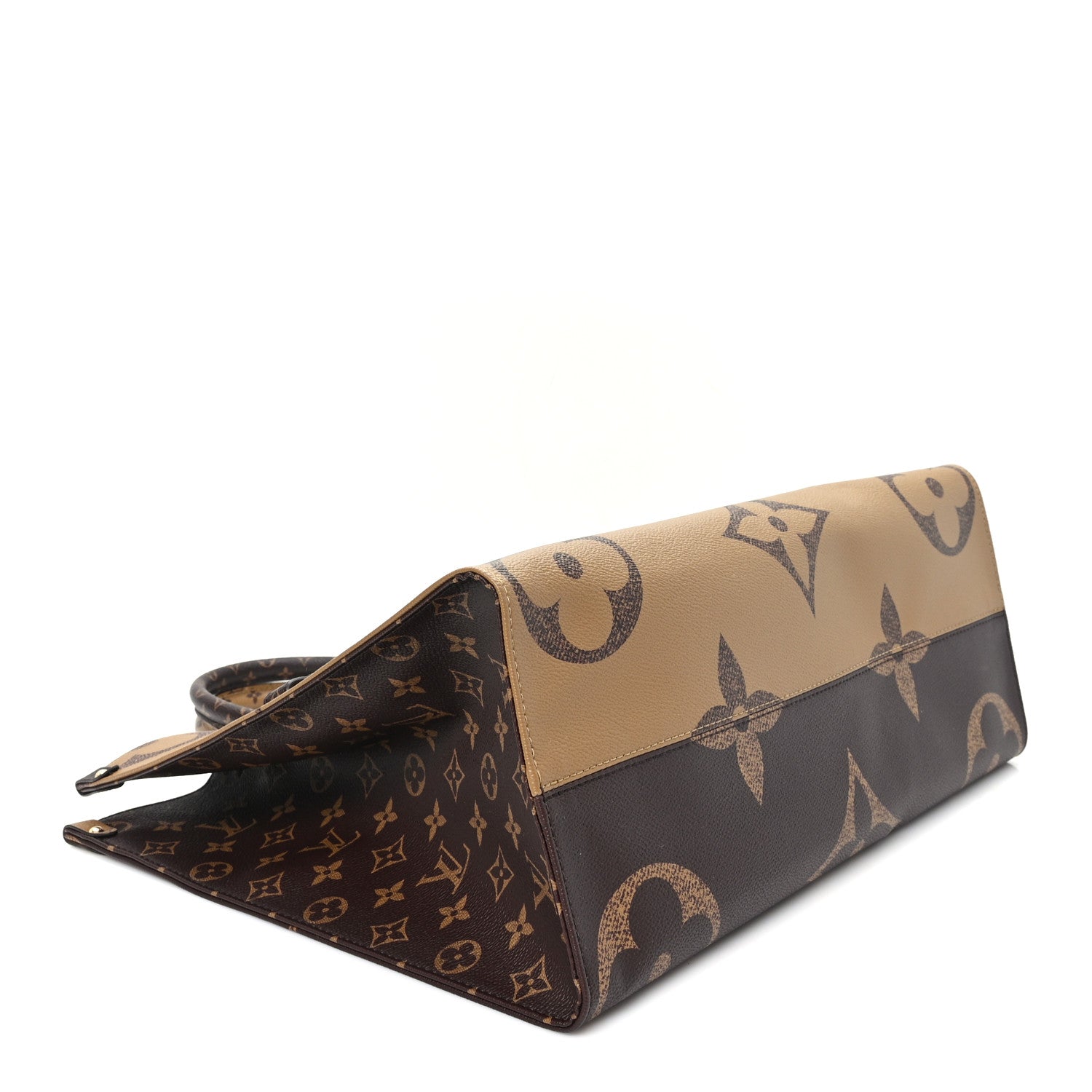 Reverse Monogram Giant Onthego Voyage — view 4