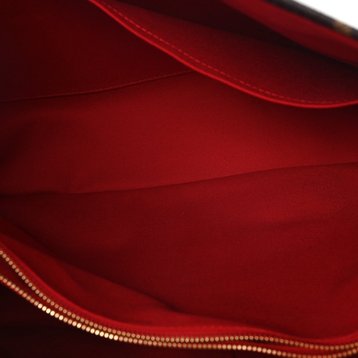 Reverse Monogram Giant Onthego Voyage — view 5