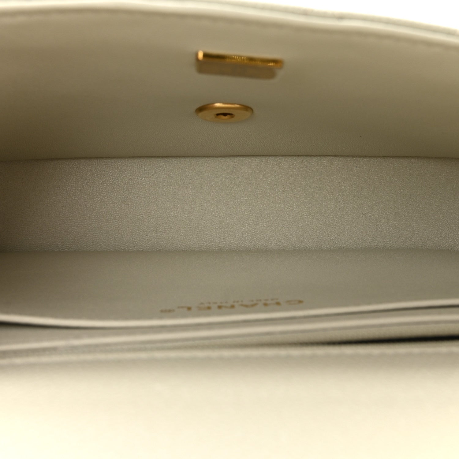 Caviar Quilted Small Handy CC Flap Light Grey — view 5
