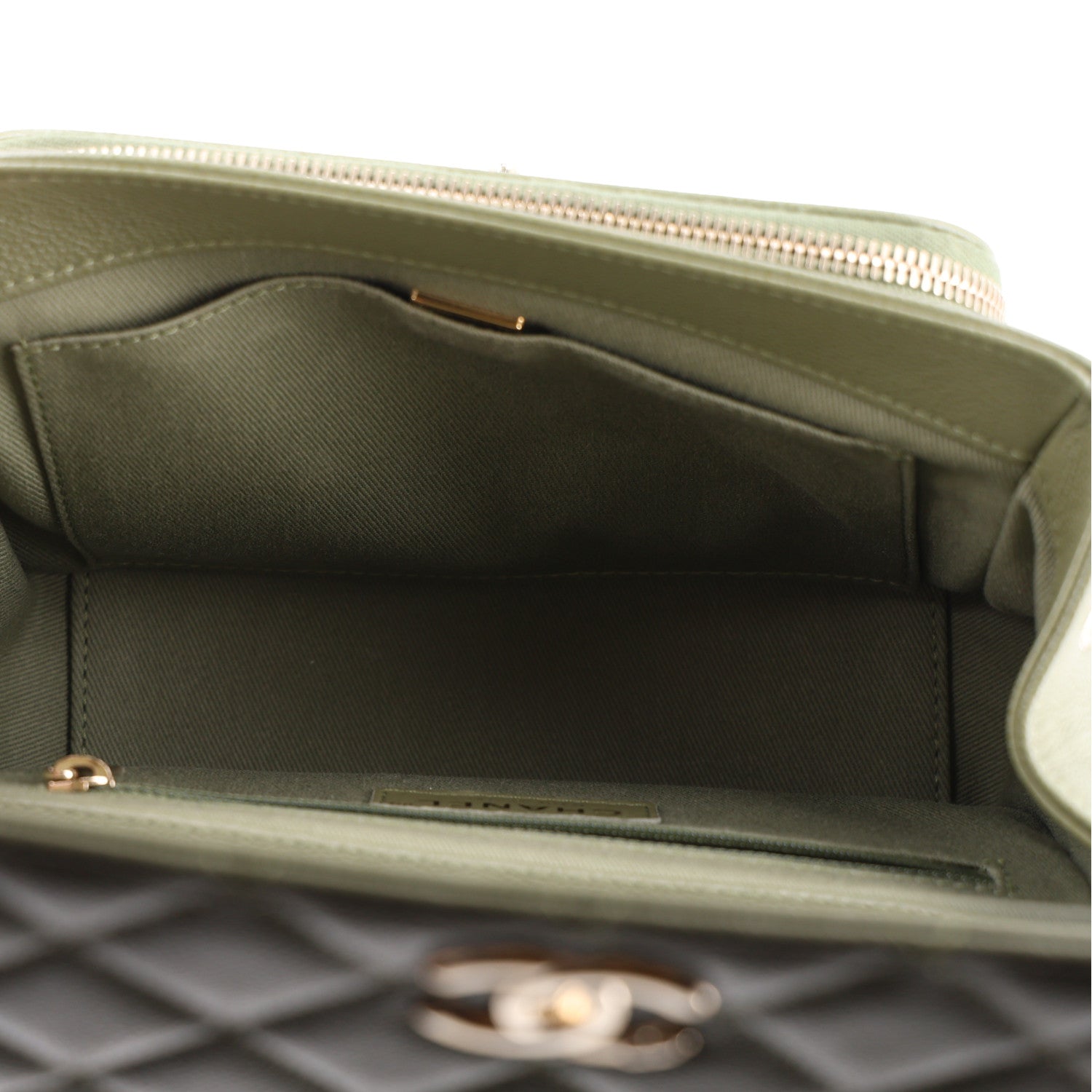 Caviar Quilted Medium Business Affinity Flap Green — view 4