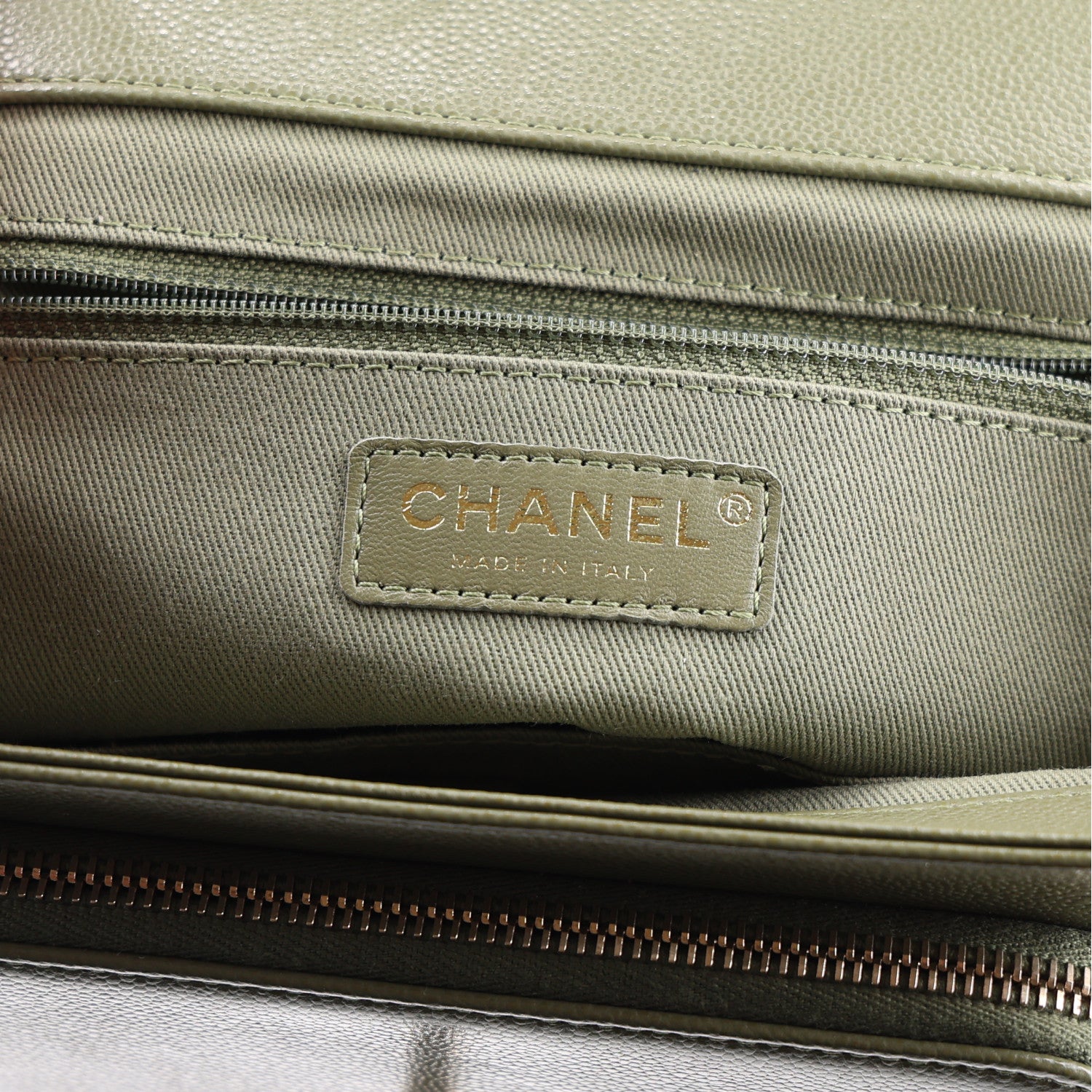 Caviar Quilted Medium Business Affinity Flap Green — view 5