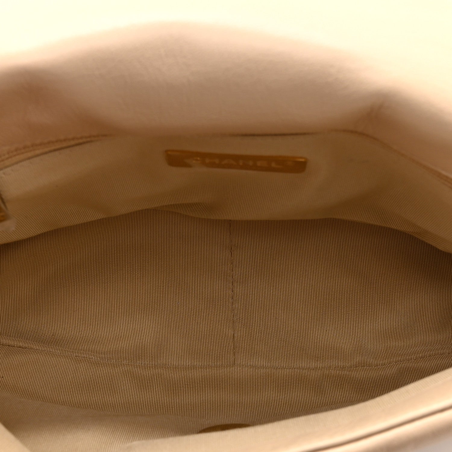 Lambskin Quilted Medium Chanel 19 Flap Light Beige — view 5