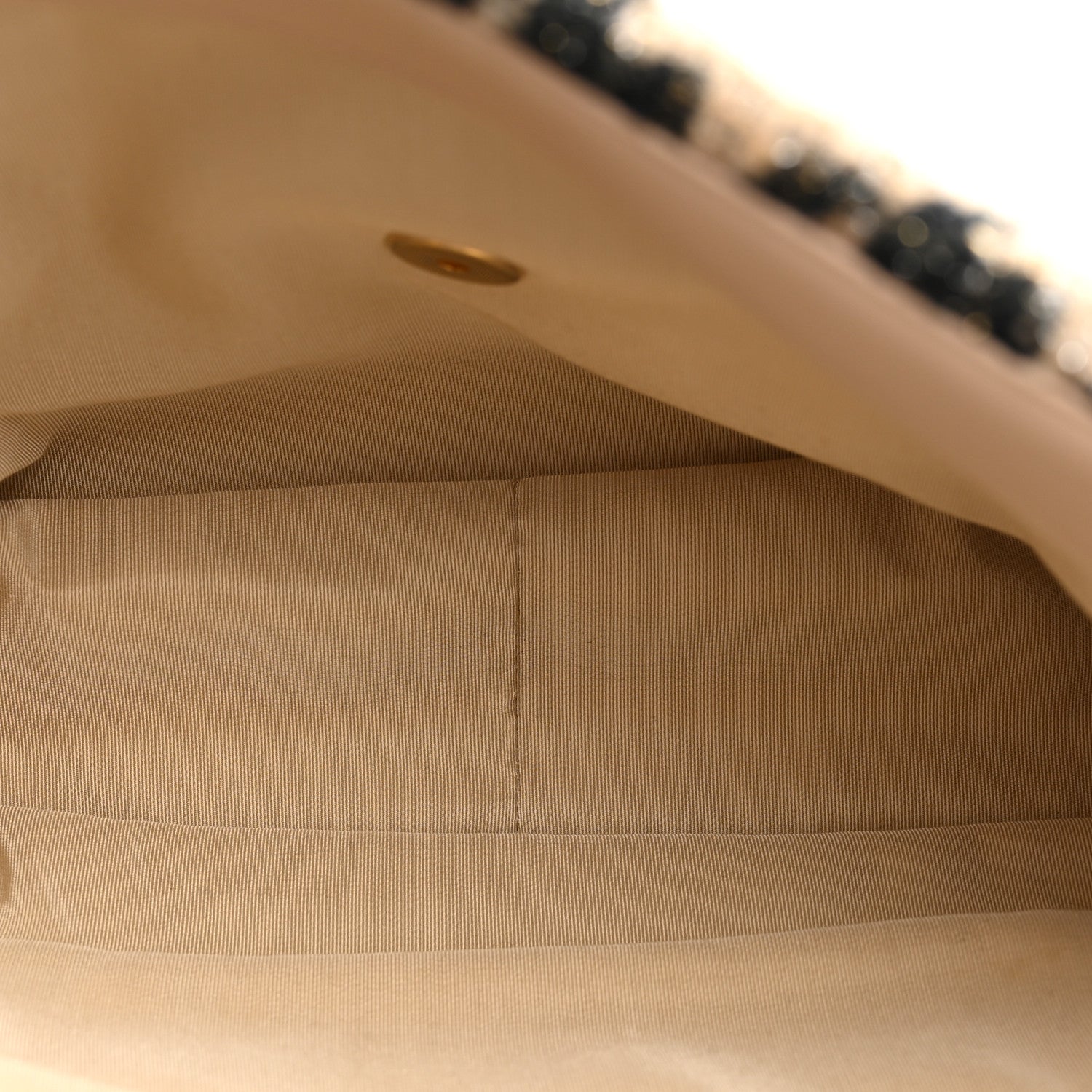 Tweed Maxi Chanel 19 Flap Beige Black — view 5