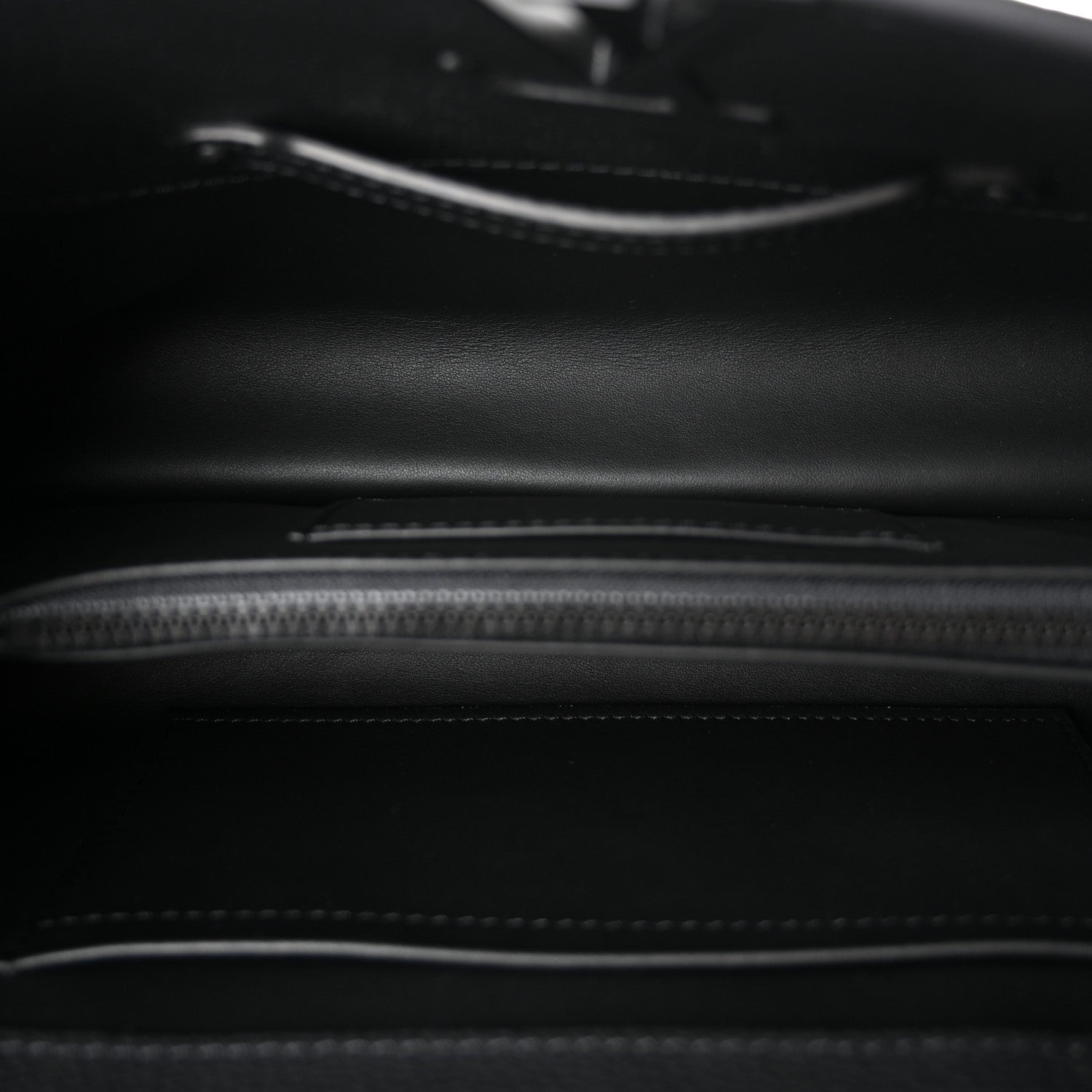 Taurillon Capucines East West MM Matte Black — view 5