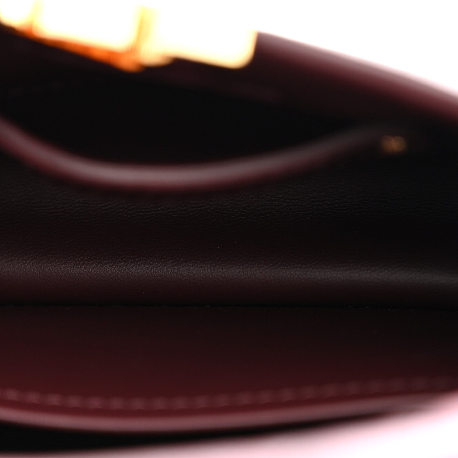 Taurillon Ostrich Mini Capucines Bordeaux — view 5