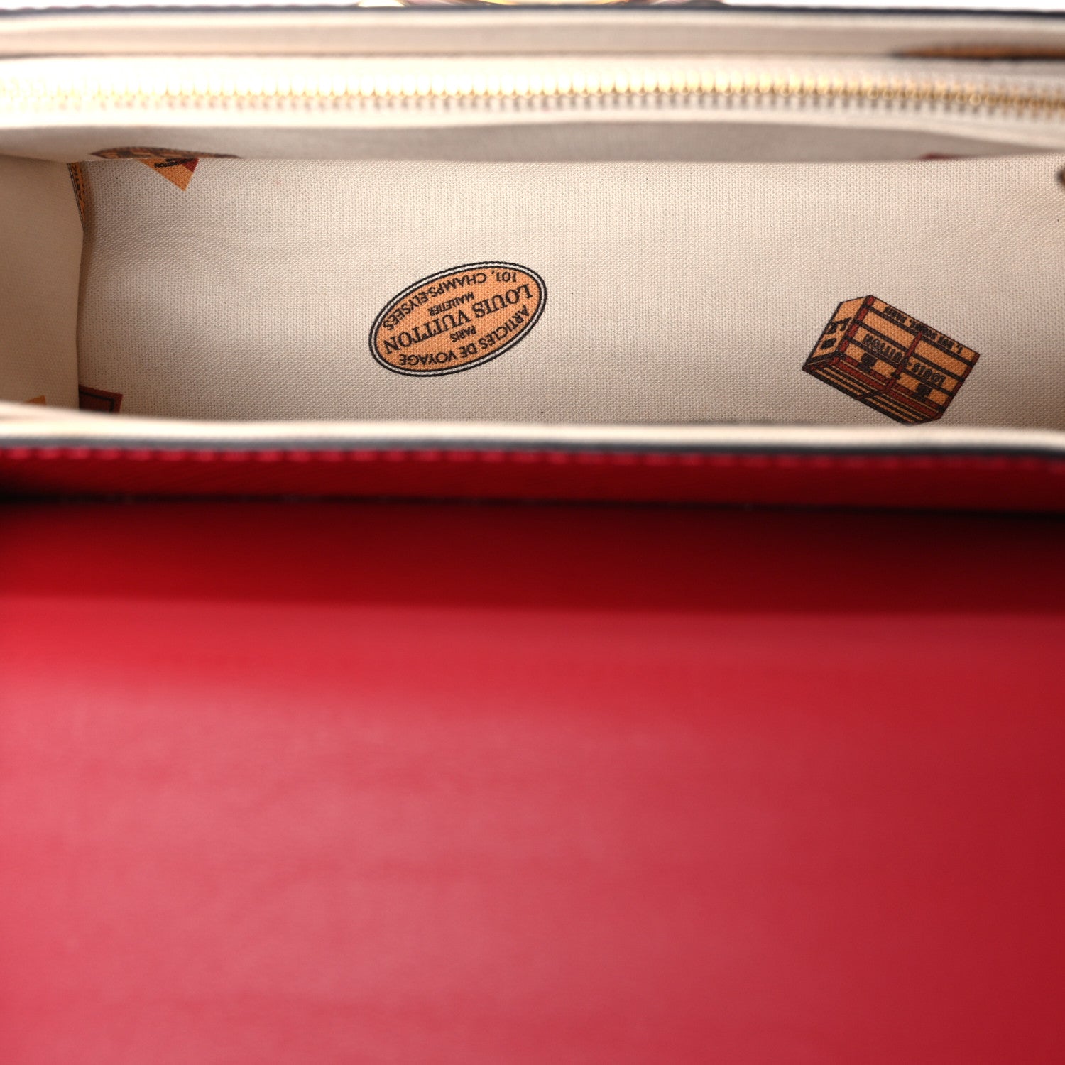 Epi Twist Shoulder Bag MM Rouge — view 5