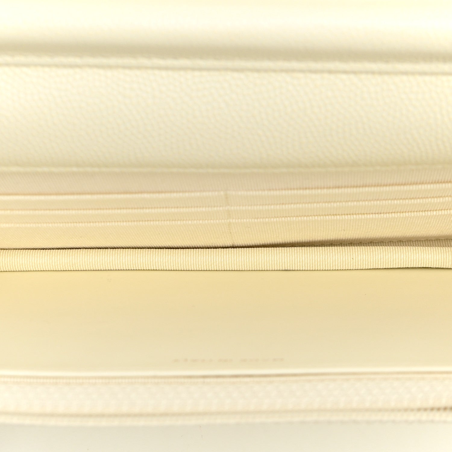 Caviar Quilted Wallet on Chain WOC White — view 5