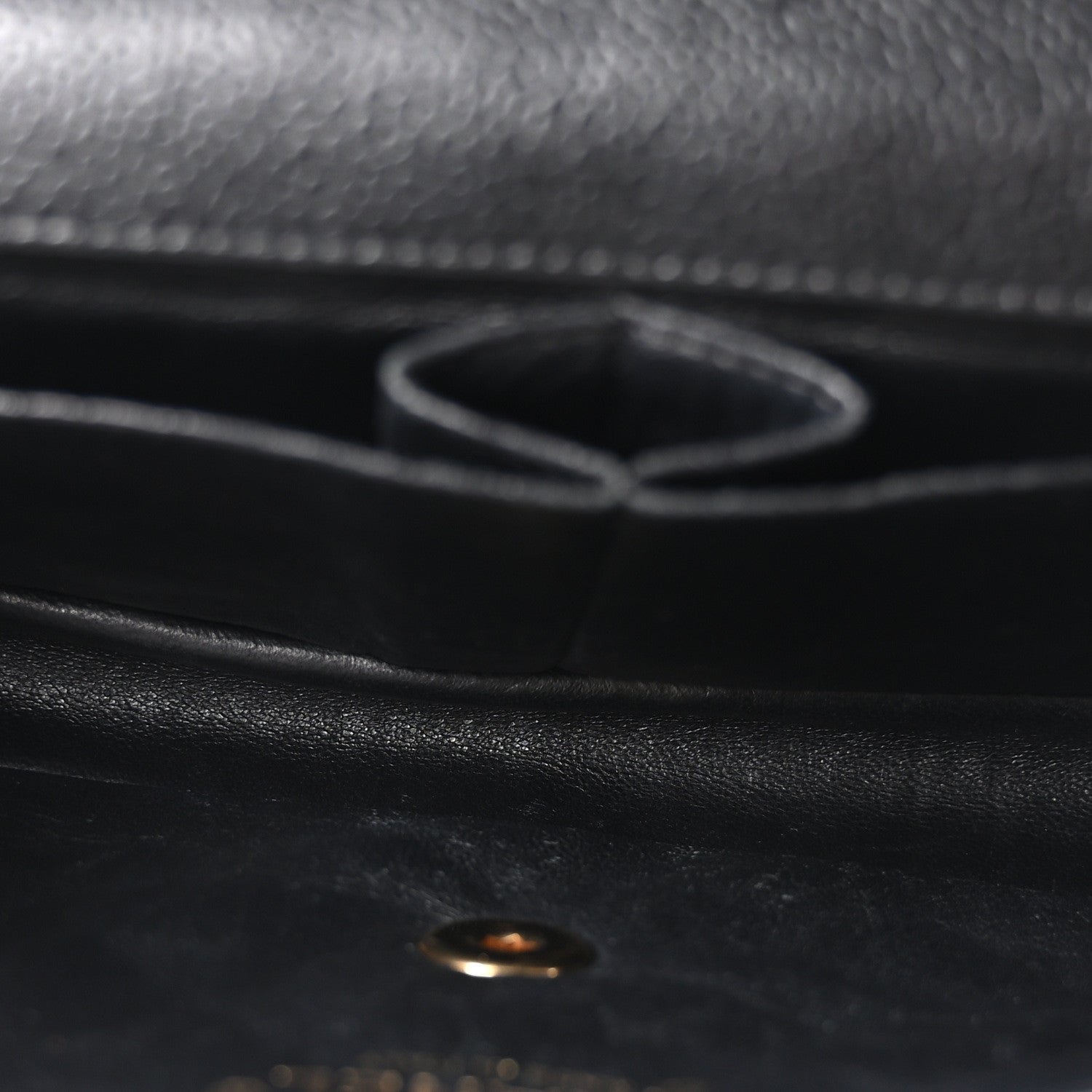 Caviar Quilted East West Flap Black Black — view 5