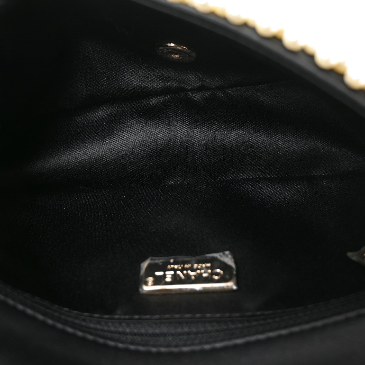 Lambskin Pearl On Flap Black — view 5