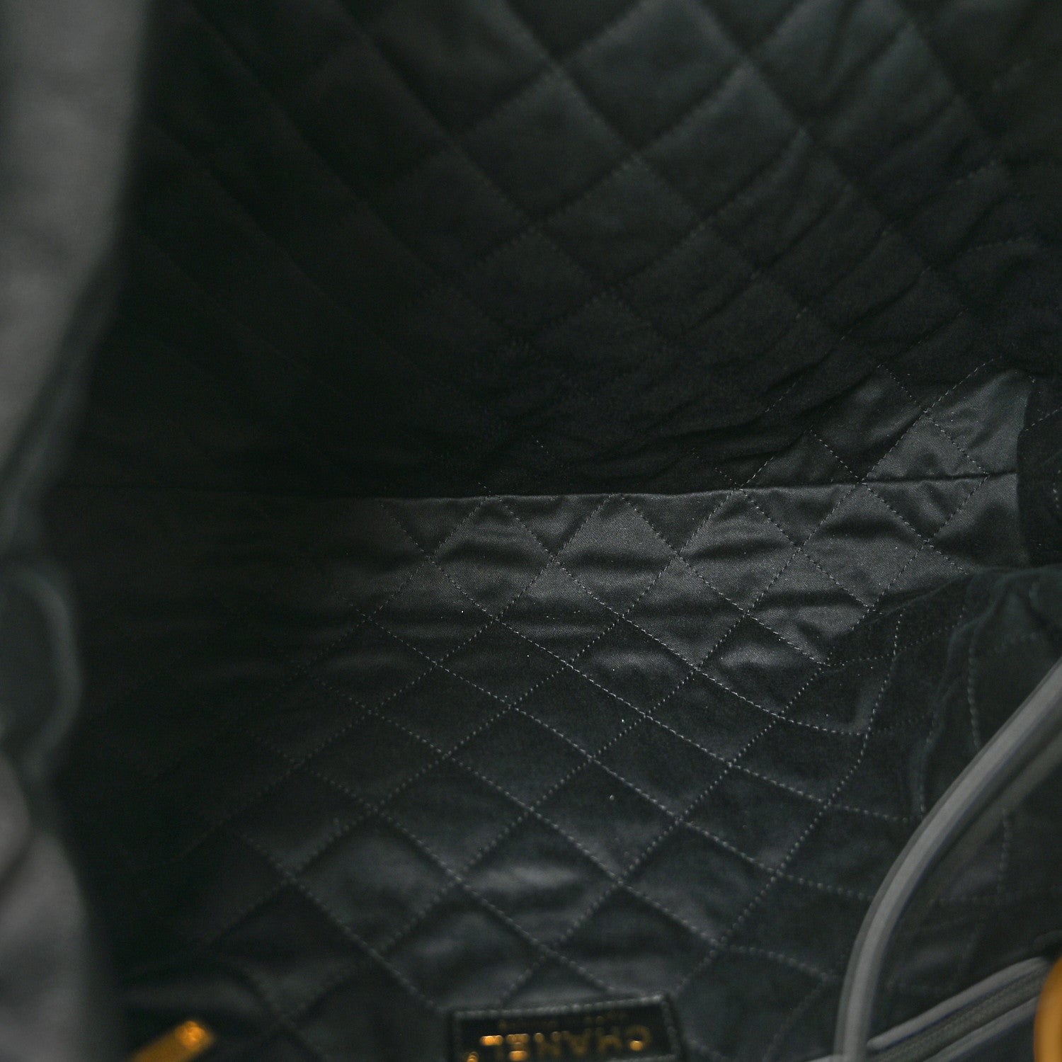 Shiny Calfskin Quilted Chanel 22 Black — view 5