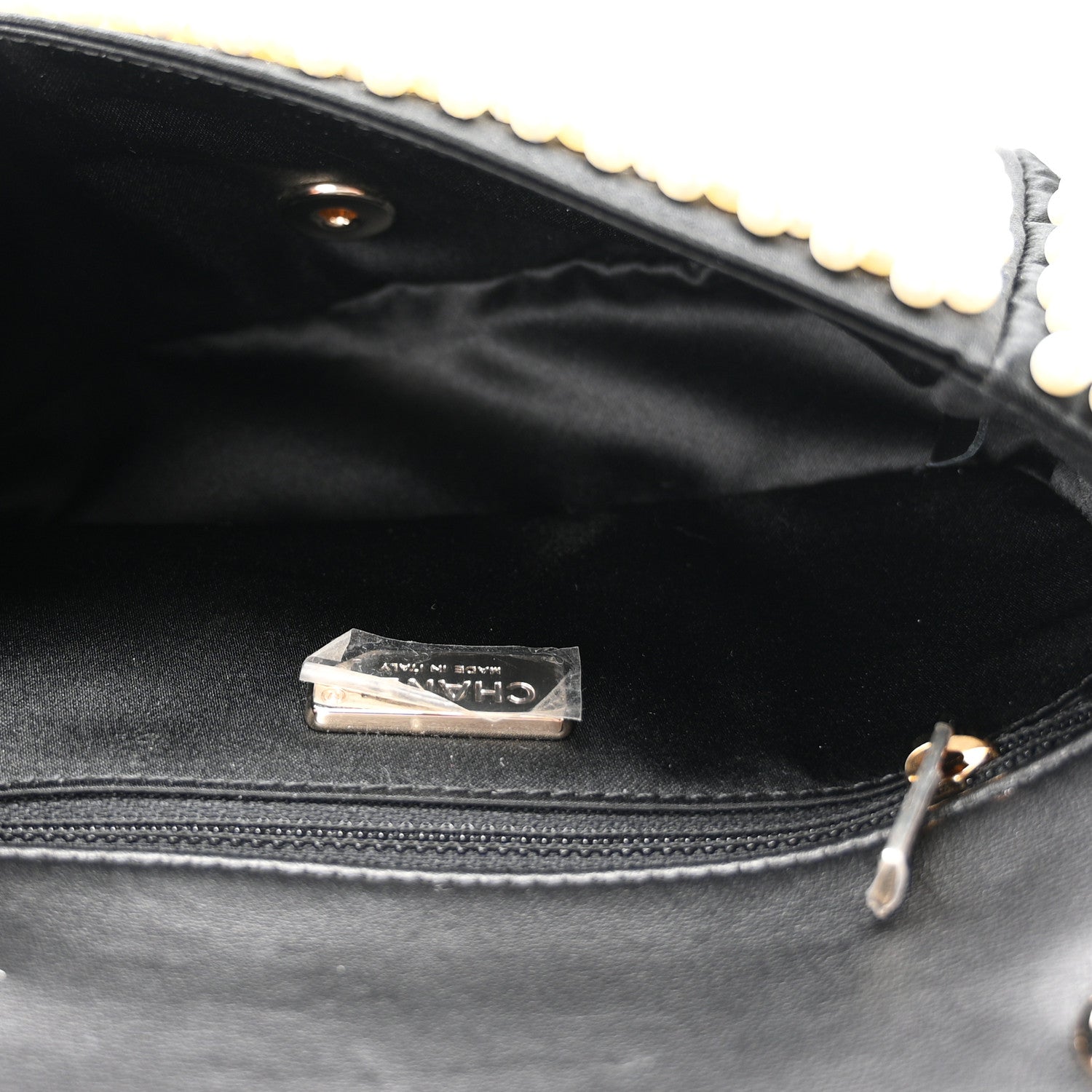 Satin Lambskin Pearl On Flap Black — view 5