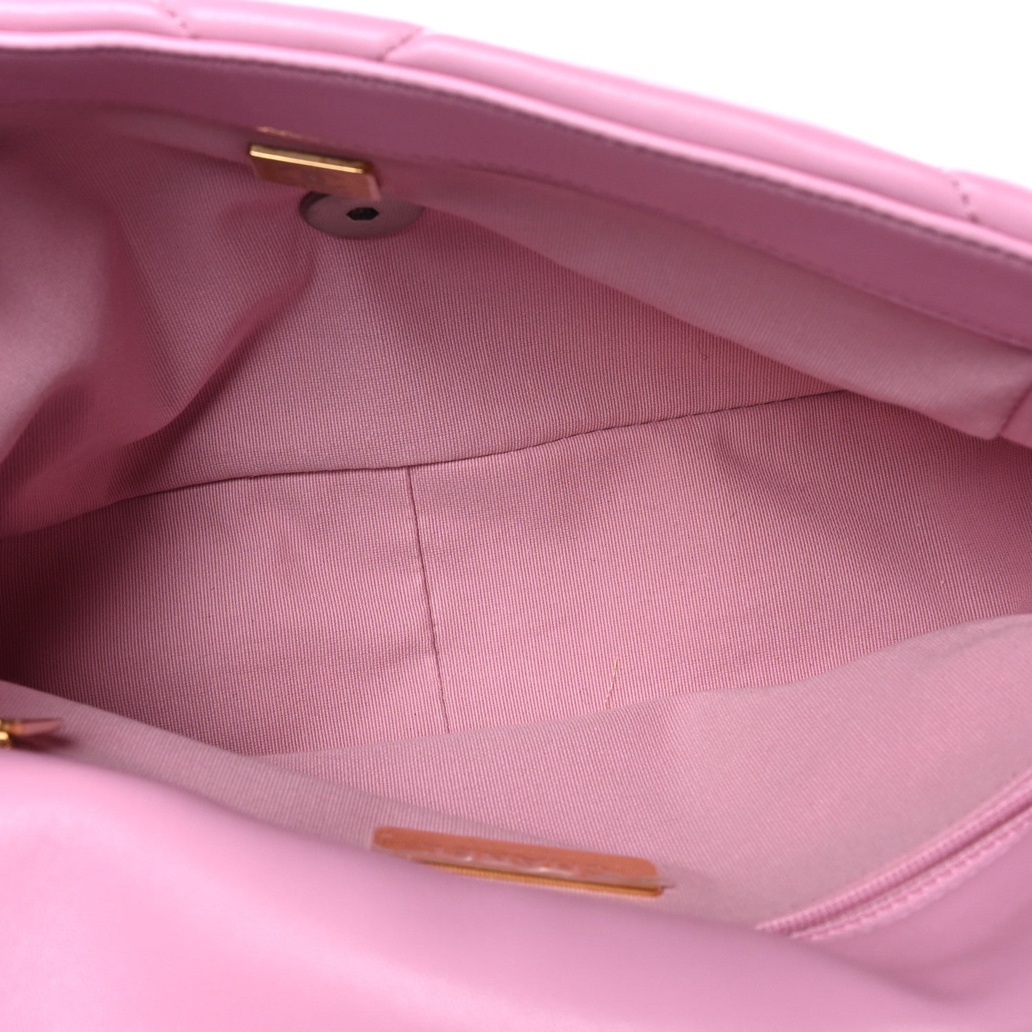Lambskin Quilted Medium Chanel 19 Flap Lilac — view 5