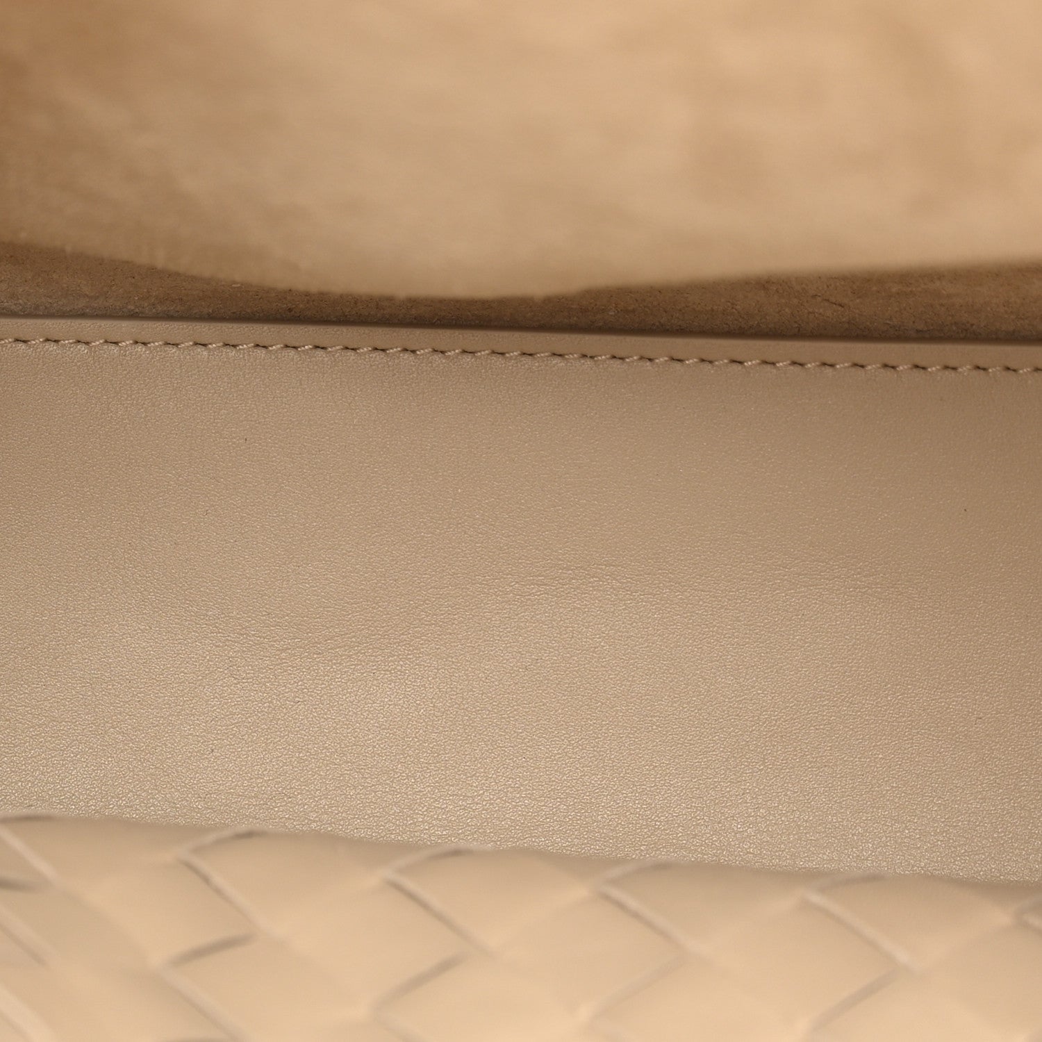 Silky Calfskin Medium Ciao Ciao Ecru — view 5