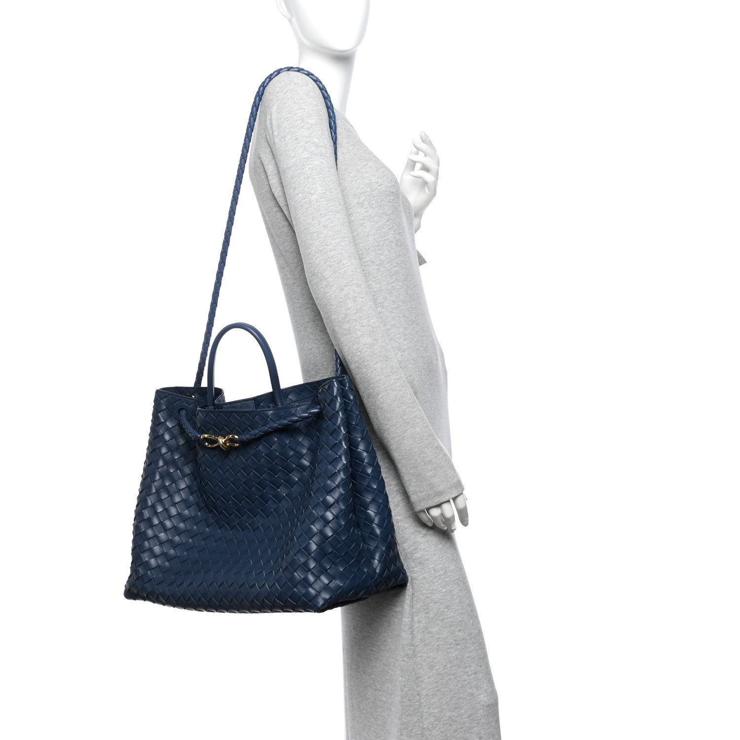 Nappa Intrecciato Large Andiamo Shoulder Bag Venezia — view 2