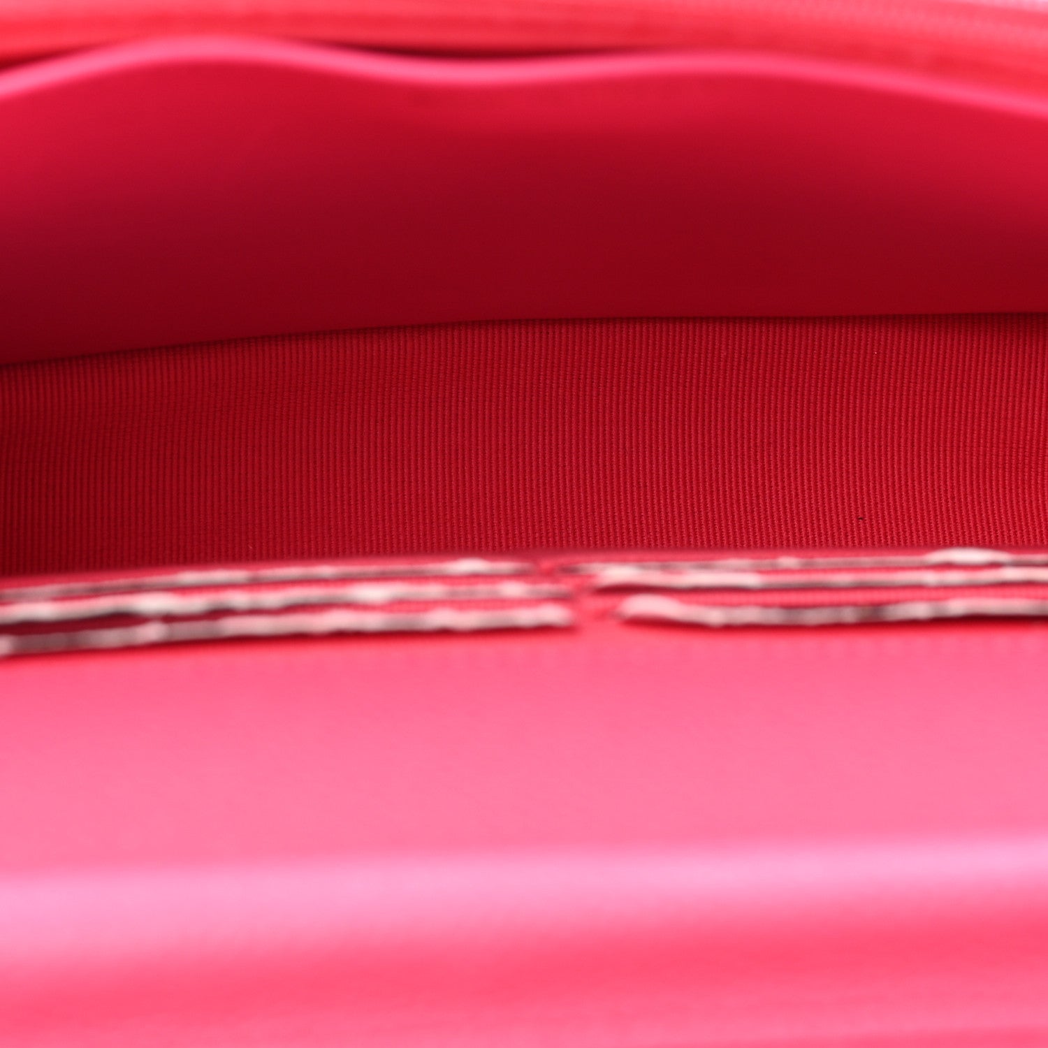 Caviar Quilted Wallet on Chain WOC Fuchsia — view 5