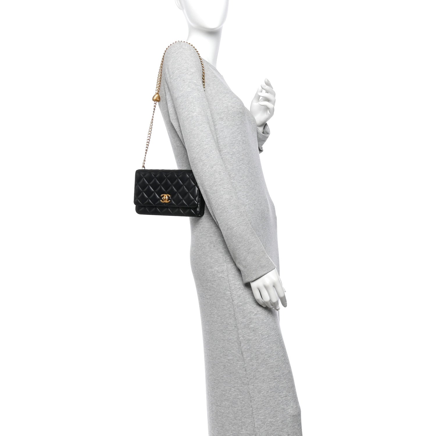 Lambskin Quilted Sweetheart Wallet On Chain WOC Black — view 2