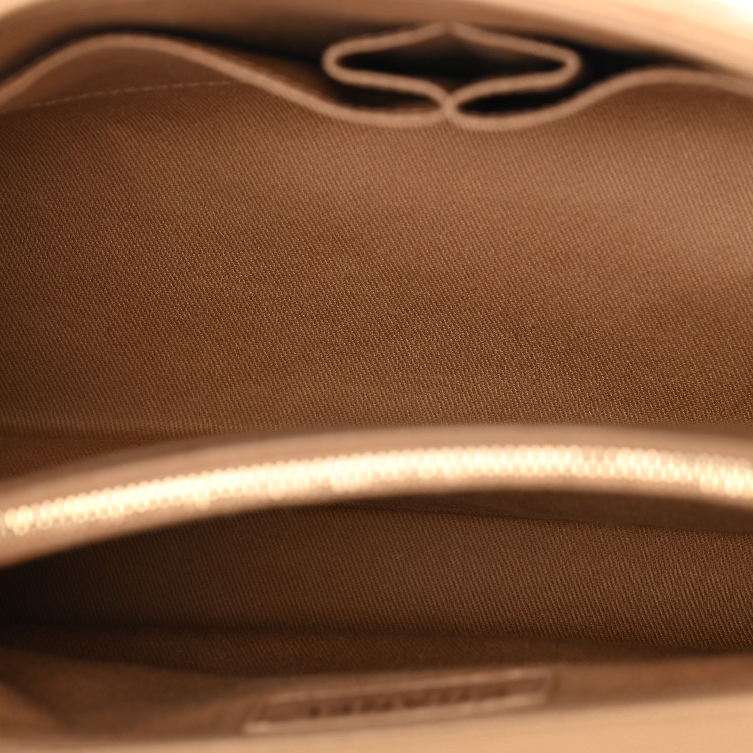 Caviar Quilted Medium Coco Handle Flap Beige — view 5