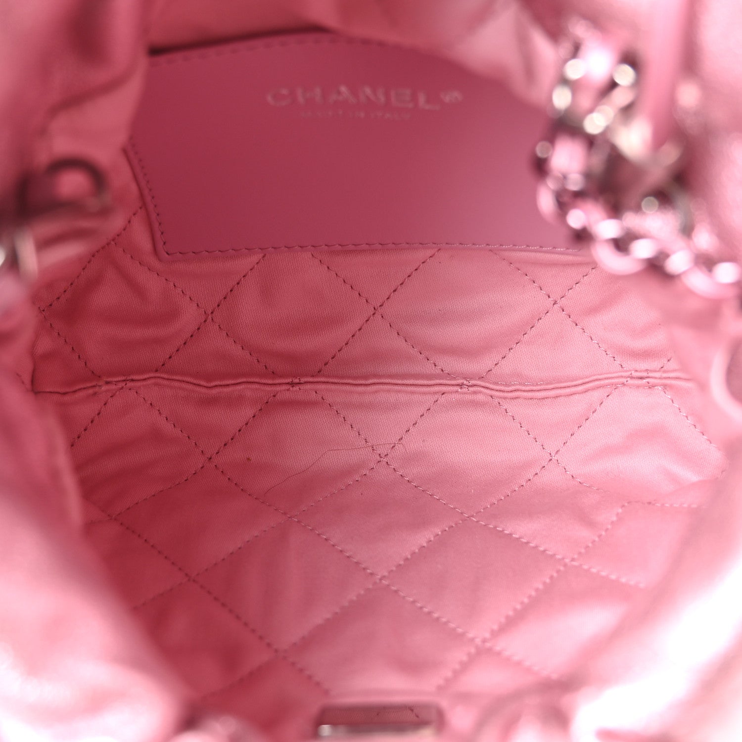 Metallic Lambskin Lacquered Monochrome Quilted Mini Chanel 22 Pink — view 4