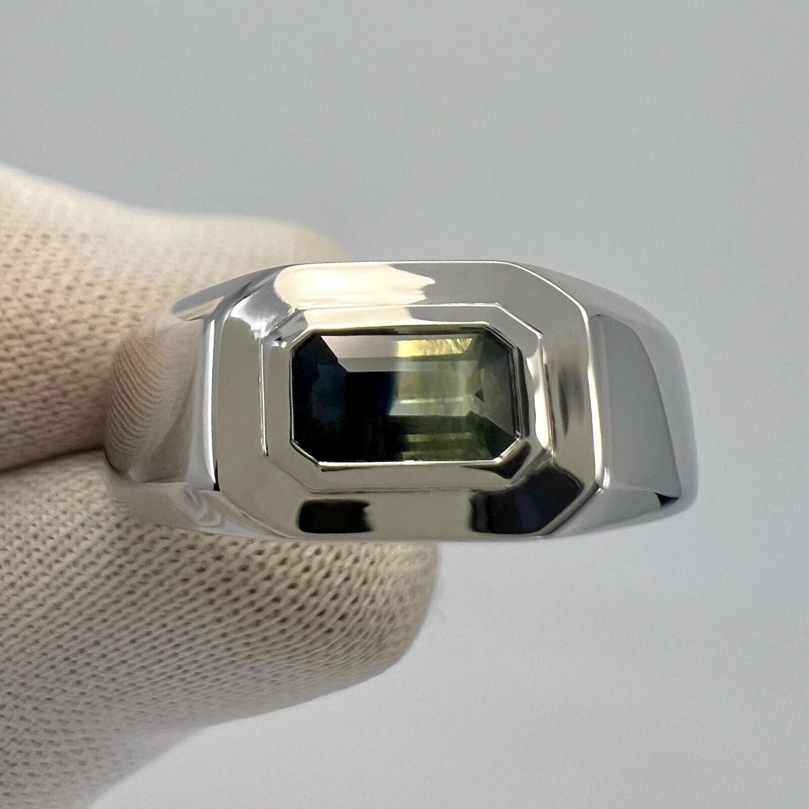 IGI Certified Bi Colour Blue Yellow Sapphire Emerald Cut 18k Gold East West Ring — view 3