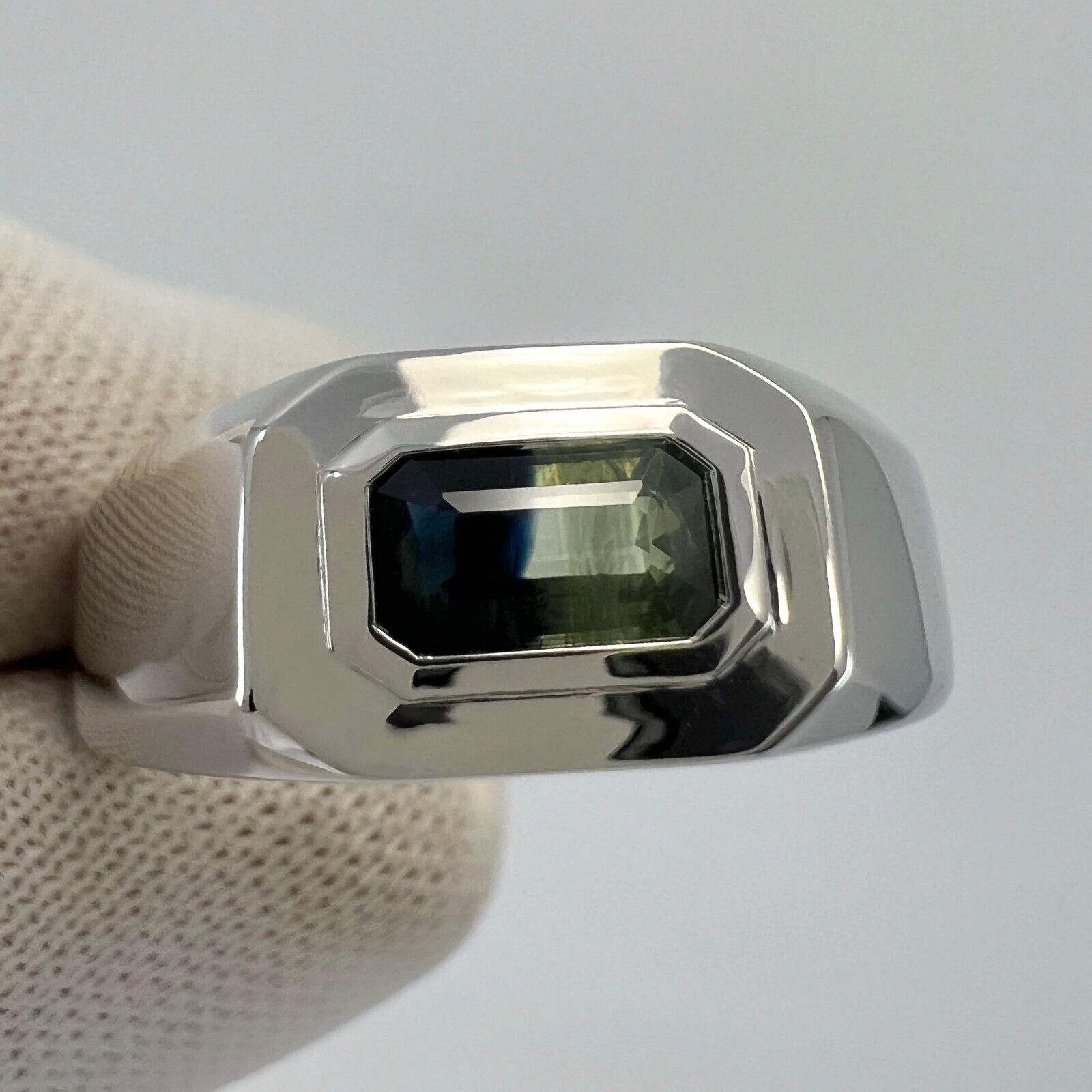 IGI Certified Bi Colour Blue Yellow Sapphire Emerald Cut 18k Gold East West Ring — view 5