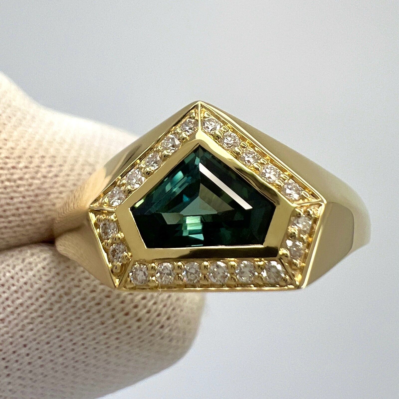 1.46ct Fancy Untreated Colour Change Sapphire Diamond 18k Gold Halo Signet Ring — view 2